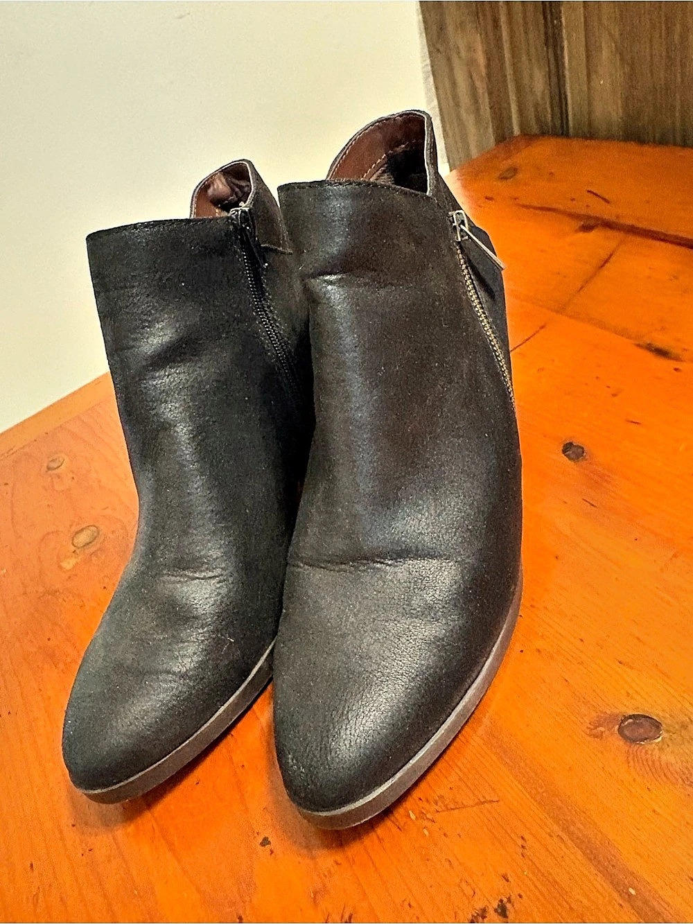 SODA Black Ankle Boots Gold-Tone Zipper